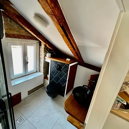 Center Apartment Split