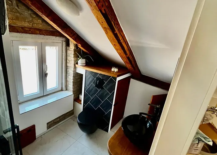 Center Apartment Split